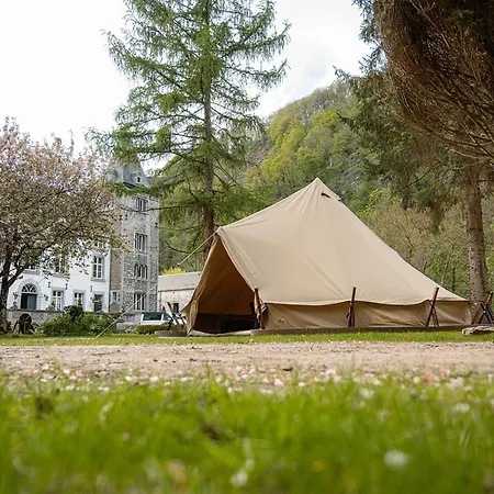 Tipi Tent Aan De Oever De Ambleve 艾韦